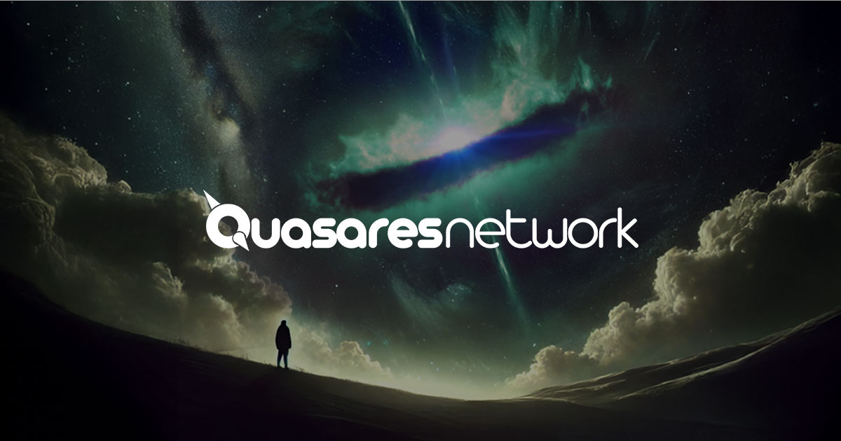 Céu noturno com aurora ao fundo do logotipo Quasares Network